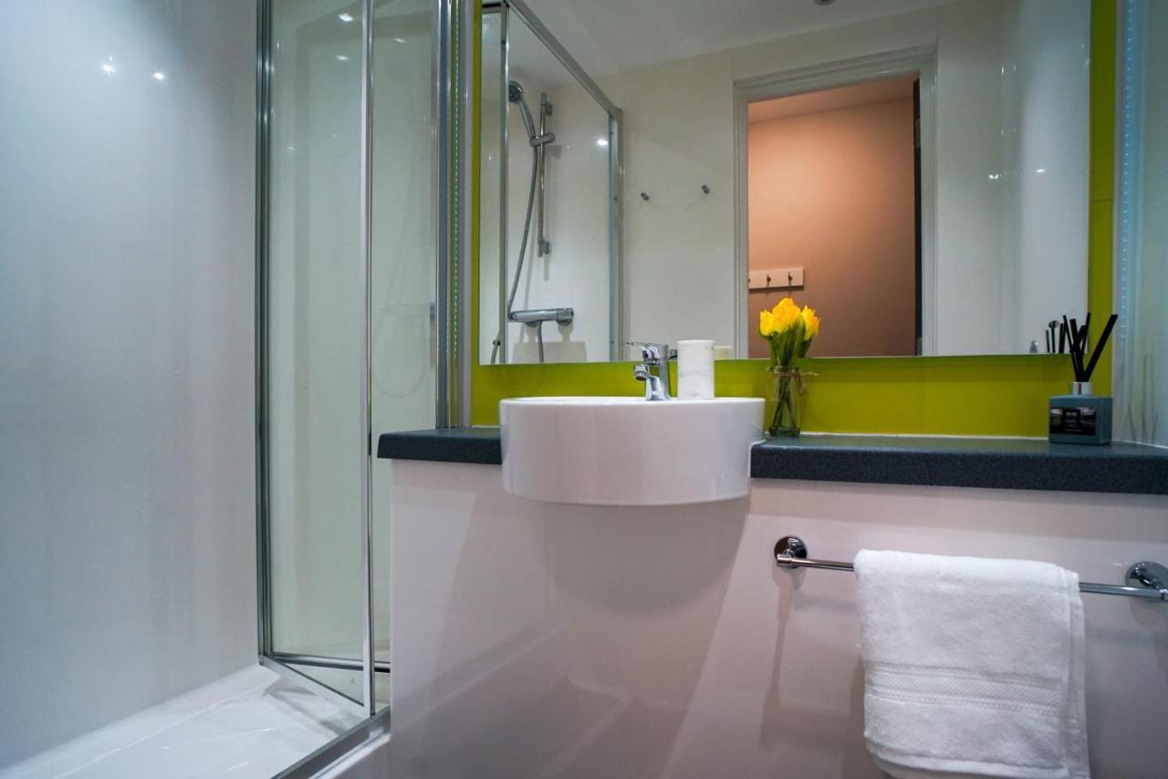 1 Bedroom Apartments, Studios And Ensuite Bedrooms With Shared Kitchen At Centro House In Stirling Exteriér fotografie